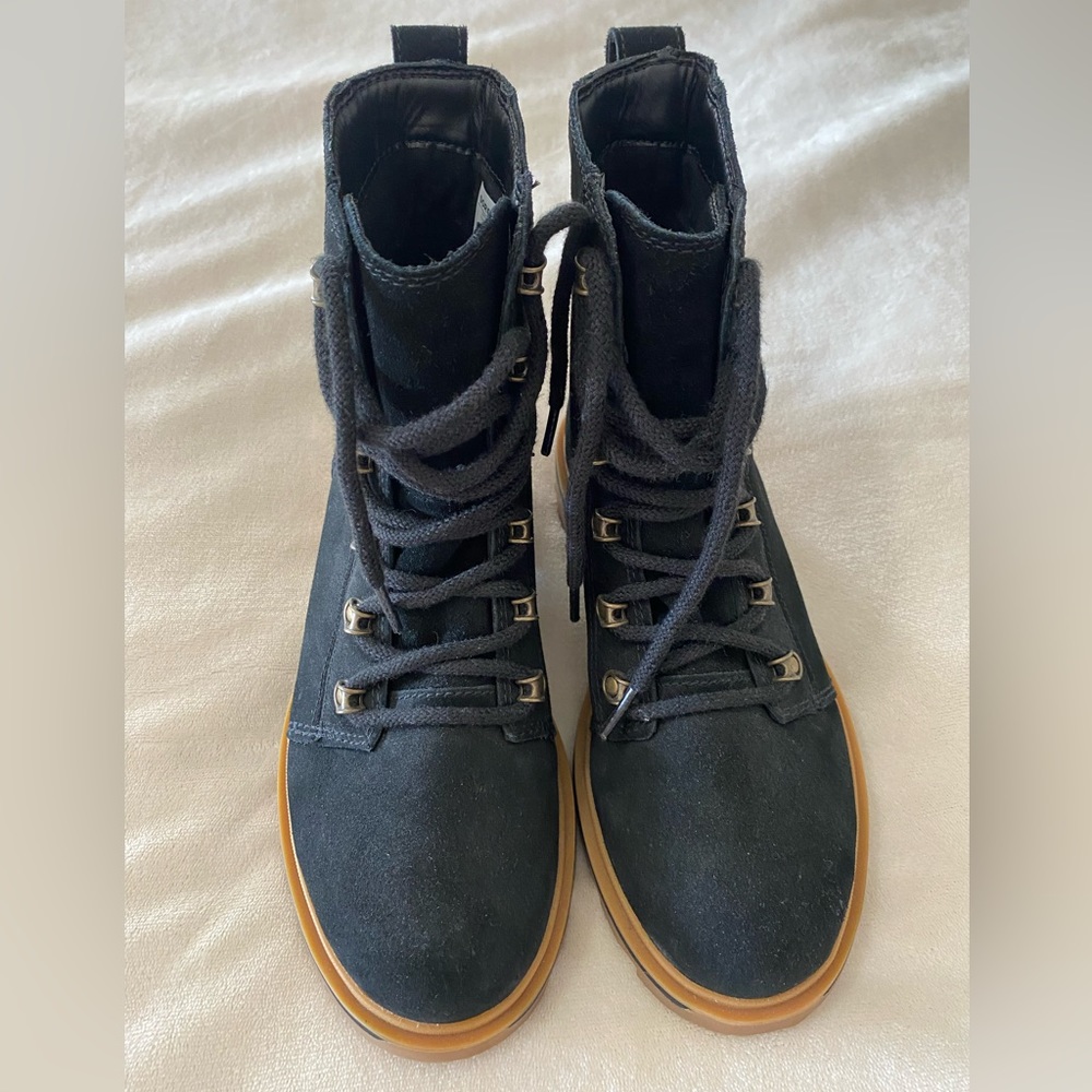 SOREL 
WOMEN'S LENNOX™ LACE WATERPROOF BOOT